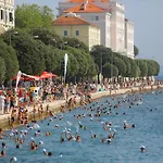 Deja Blue- Free Garage Parking 아파트 *