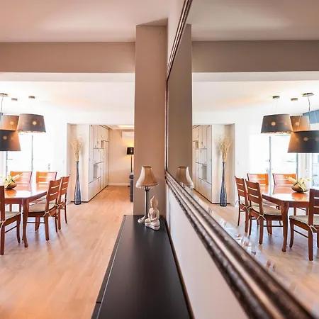 Deja Blue- Free Garage Parking Apartment *