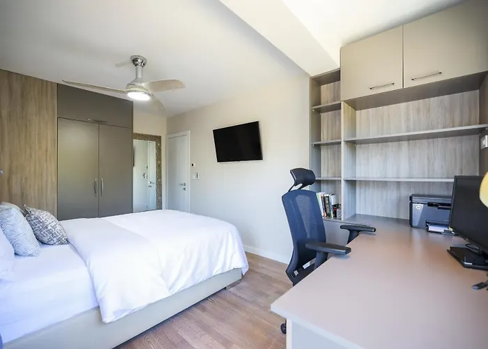 Deja Blue- Free Garage Parking Apartment