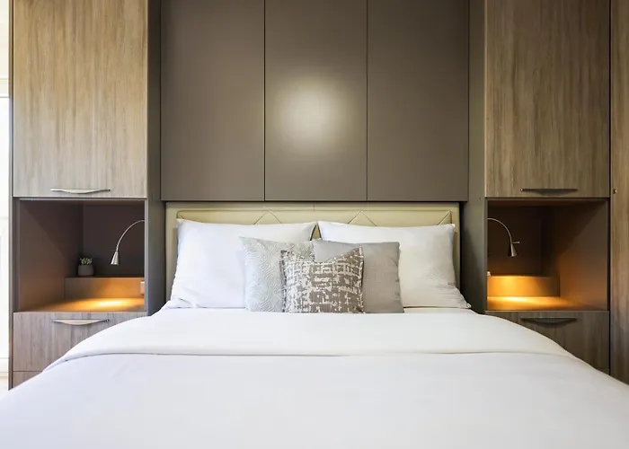 Deja Blue- Free Garage Parking Apartment *