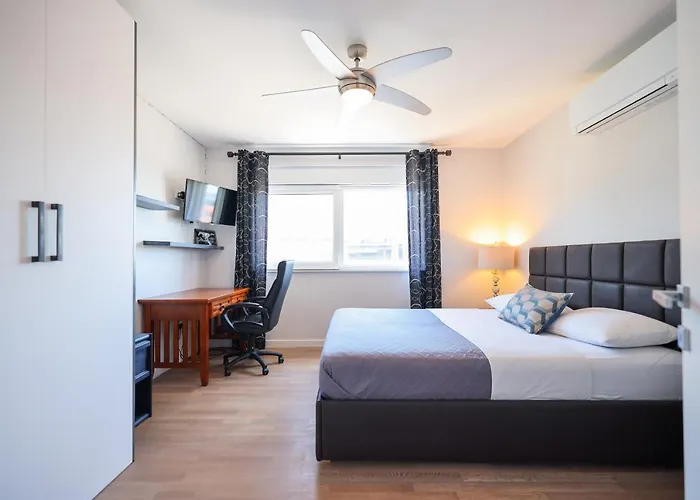 Deja Blue- Free Garage Parking Apartment *