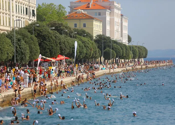 Deja Blue- Free Garage Parking Apartment *