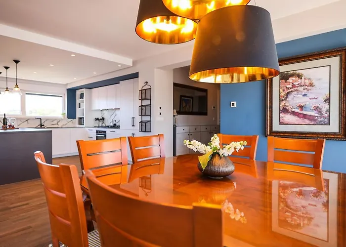 Deja Blue- Free Garage Parking Apartment *