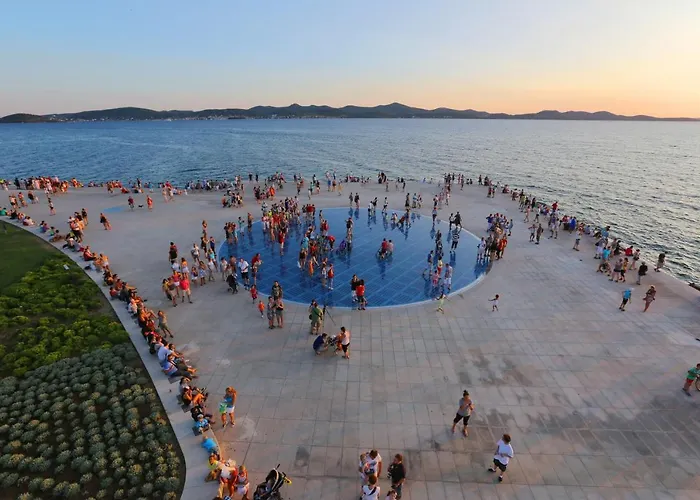 Deja Blue- Free Garage Parking Apartment