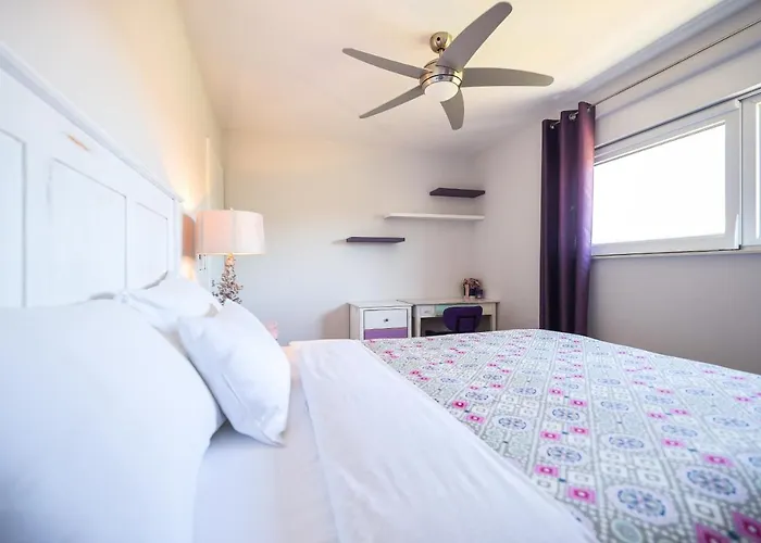 Deja Blue- Free Garage Parking Apartment *